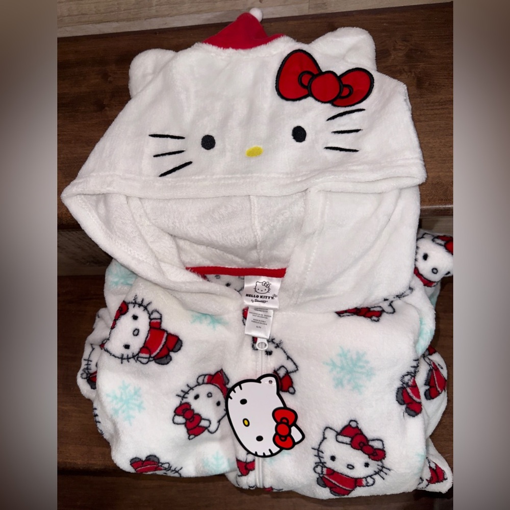 Súper Cute 🥰 Hello Kitty Onesie Size XL - NEW